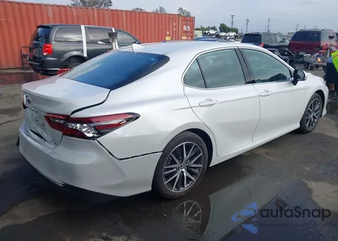 2024 Toyota Camry Hybrid Xle z USA, uszkodzony, nr VIN 4T1F31AK7RU631353